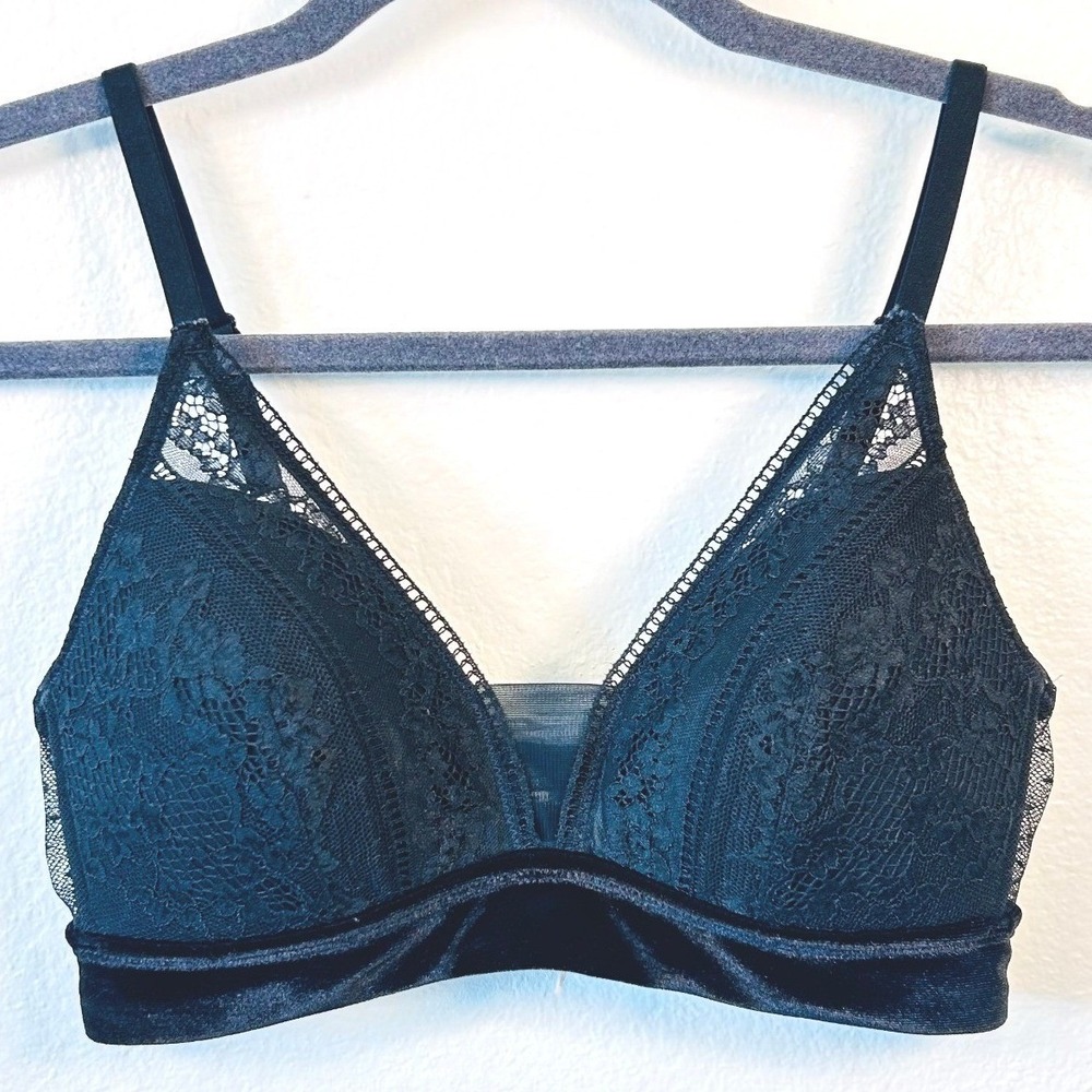 Vampy Black Lace and Velvet Triangle Bralette Wireless Adjustable Straps Size M